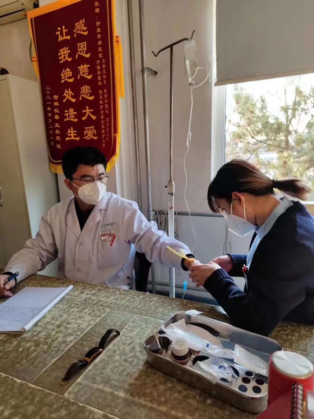 青島靜康中醫(yī)腎臟病醫(yī)院 在這場“戰(zhàn)疫”中動人畫面中的幾個瞬間！