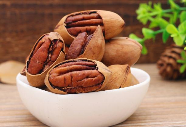 碧根果應(yīng)該怎么挑選？碧根果要怎么剝？