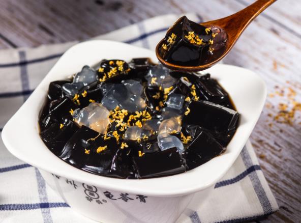 吃龜苓膏可以美容嗎 活性多糖類物質(zhì)氨基酸清除體內(nèi)毒素