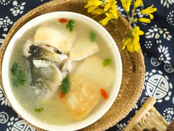 魚(yú)頭豆腐湯里面可以放菠菜嗎 影響口感,影響人體對(duì)鈣吸收