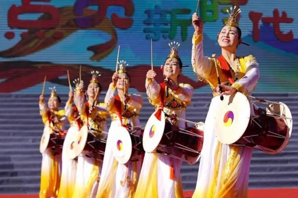 蘆笙舞是哪個民族的舞蹈？長鼓舞是哪個民族的舞蹈？