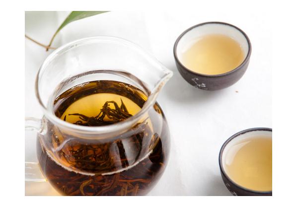 夏天喝茶能減肥嗎？生茶和熟茶哪個(gè)減肥效果好？
