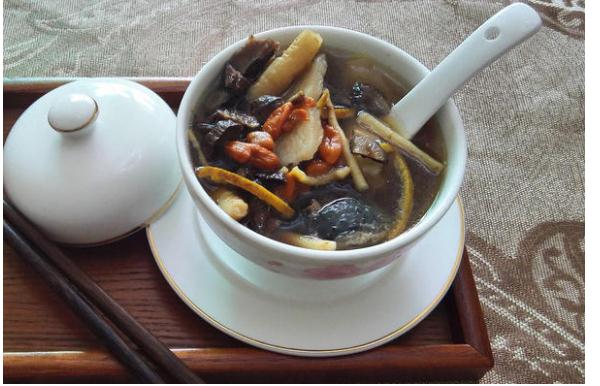 女性補(bǔ)腎的食物有哪些？女性常喝豆?jié){有哪些好處？