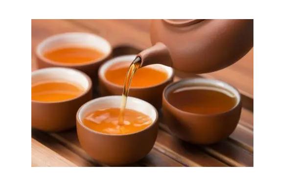 老人喝茶都有哪些好處？老人過度喝濃茶有什么危害？