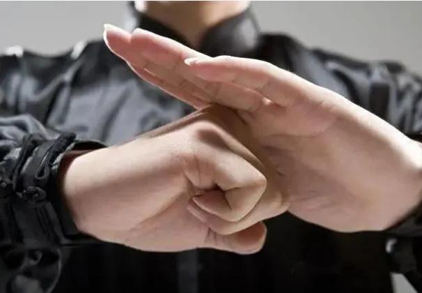 武術(shù)禮儀是什么？武術(shù)的禮儀與武德修養(yǎng)是什么？