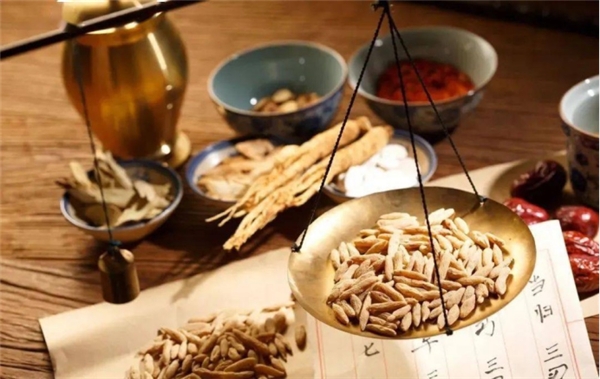面對“二陽”引起的發(fā)熱、喉嚨痛、咳嗽 連花清瘟應對有方