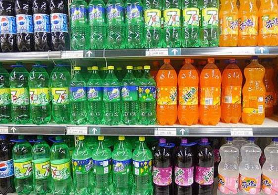 長(zhǎng)期喝飲料會(huì)得尿毒癥嗎 喝飲料會(huì)痛風(fēng)嗎