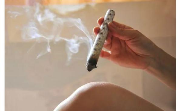 風(fēng)濕可以用艾灸治療嗎？風(fēng)濕腿疼怎么辦？