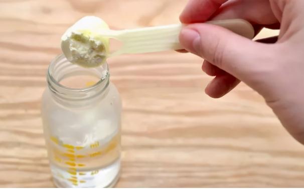 沖奶粉為什么不能上下?lián)u晃？怎么沖奶粉才不會(huì)有疙瘩？