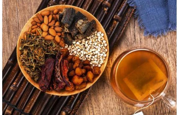 頸椎病喝什么茶好？紅花油對頸椎病有用嗎？