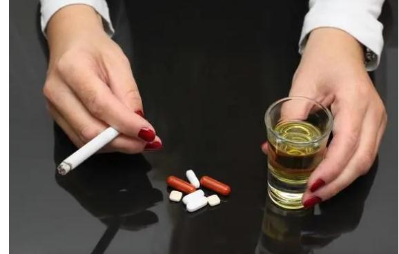 中耳炎期間能抽煙嗎？中耳炎能喝酒嗎？