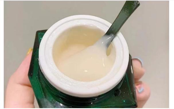 眼霜保質(zhì)期一般多長(zhǎng)時(shí)間？眼霜過(guò)期了還能用嗎？