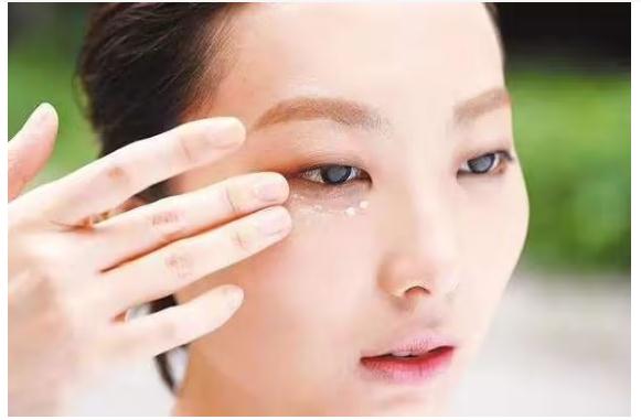 擦眼霜用哪個(gè)手指最好？眼霜早晚都要用嗎？