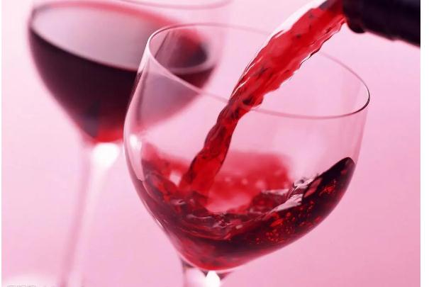 喝紅酒有哪些功效與作用？哪些人群不宜飲用紅酒？