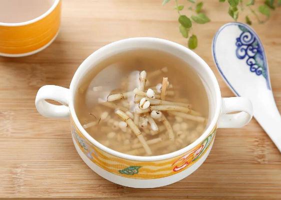 魚腥草根的食用價(jià)值有哪些？魚腥草和菊花能一起泡水喝嗎？