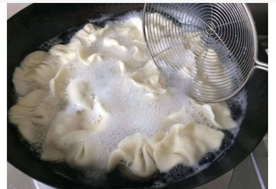 餃子是熱水煮還是冷水煮好呢？鲅魚餃子腥不腥？