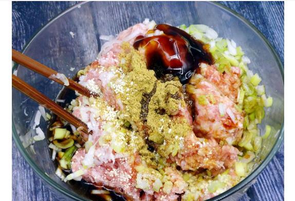 餃子餡太稀了怎么辦？餃子餡咸了放點(diǎn)什么？