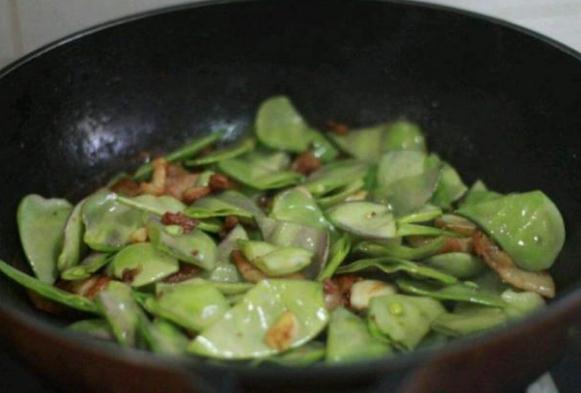 扁豆煮不熟有毒嗎？吃扁豆角中毒什么癥狀？