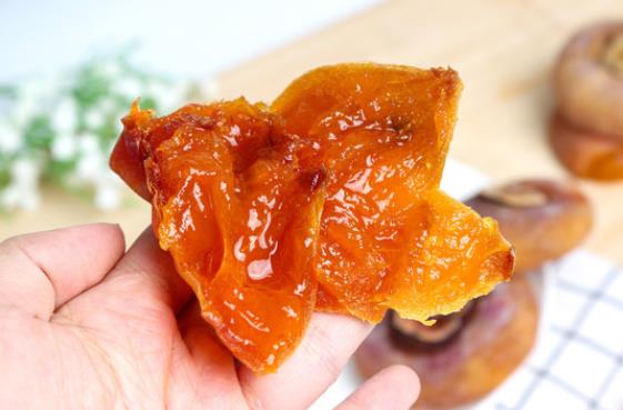 柿餅長(zhǎng)毛了還能吃嗎 柿餅長(zhǎng)毛什么樣子