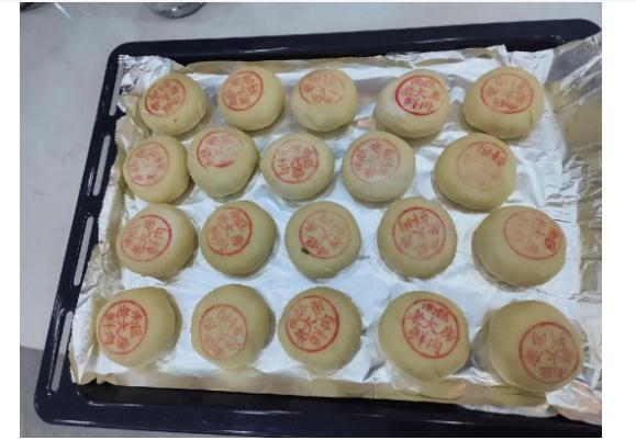 月餅是用烤箱做出來的嗎？鮮肉月餅烤箱加熱幾度？