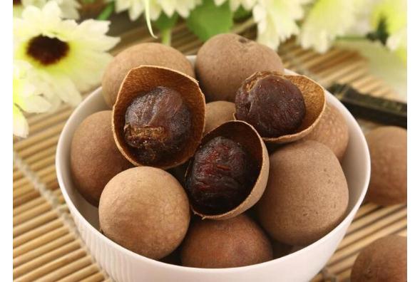 吃桂圓干有什么好處？桂圓干直接吃還是泡水喝？