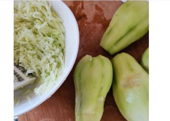 佛手瓜可以做餃子餡嗎？佛手瓜可以腌制成咸菜嗎？