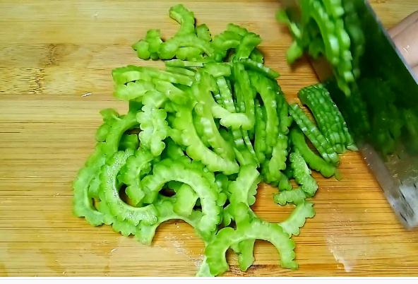 喝苦瓜茶能減肥嗎？苦瓜怎么吃減肥效果好？