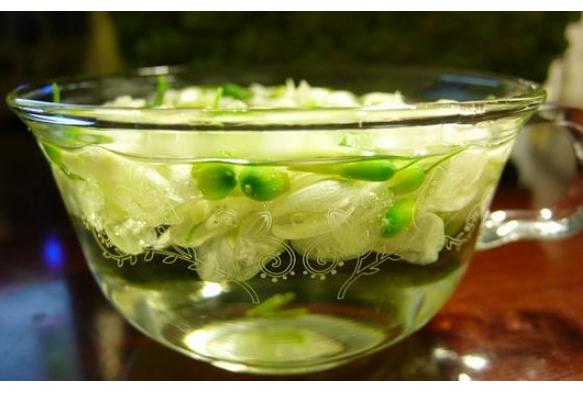 槐花泡水喝有什么功效？槐花不能和什么一起吃？