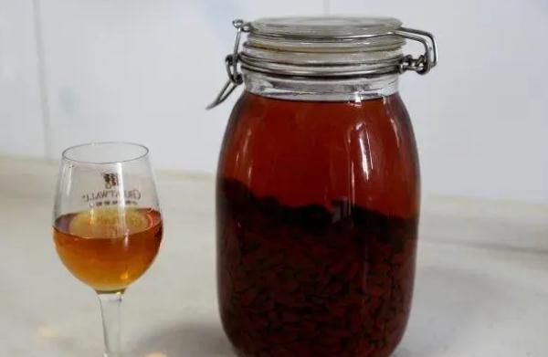 酸棗仁泡酒有什么功效？酸棗仁怎么泡酒？