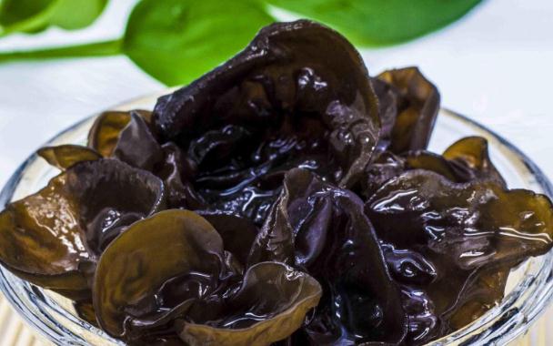平衡膳食是指膳食中所含有的什么數(shù)量充足？早餐怎么吃：膳食纖維+蛋白質(zhì)？