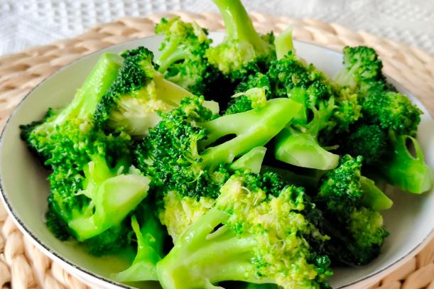 西蘭花怎么做寶寶愛(ài)吃 ？西蘭花燉粥功效與作用？