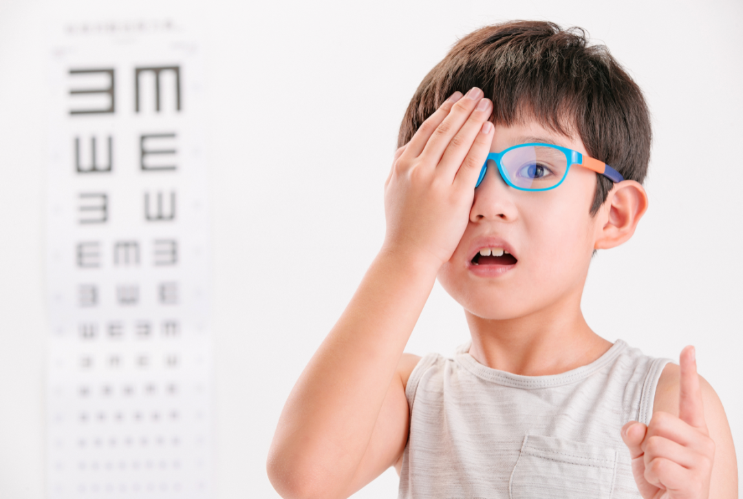 同樣用眼，為什么有些孩子近視早、度數加深快呢？——合肥愛爾