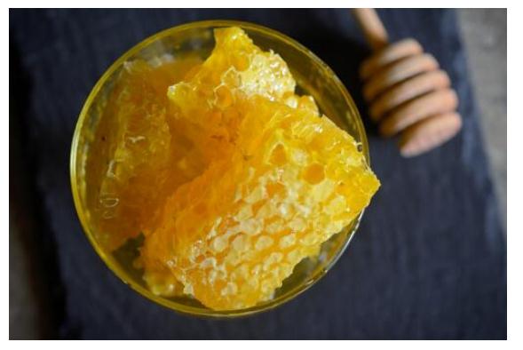 蜂膠護(hù)膚功效有哪些？蜂膠含有激素嗎？
