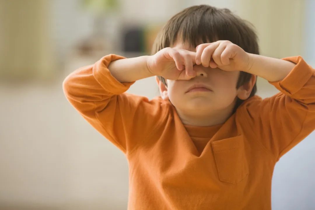 【合肥愛爾】孩子頻繁揉眼、眨眼，可能是過敏性結(jié)膜炎找上門